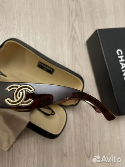 Солнечные очки Chanel