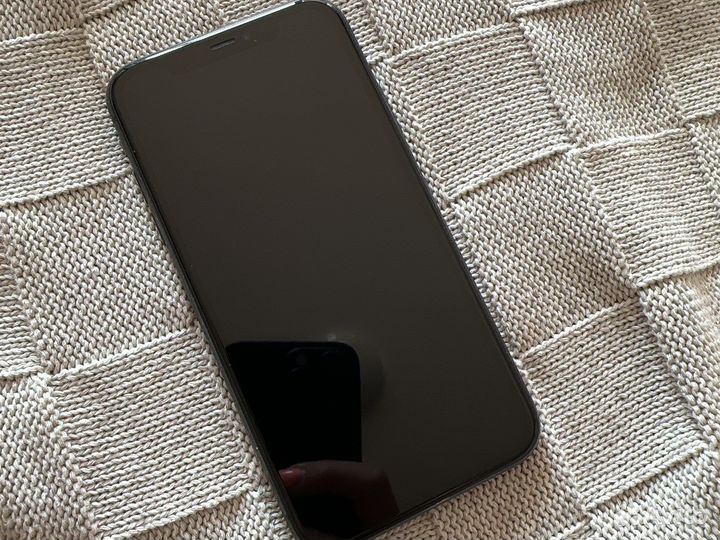 Телефон iPhone 11