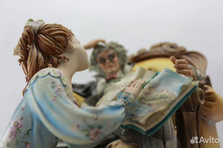 Статуэтка из фарфора Профессор с внучкой Capodimon