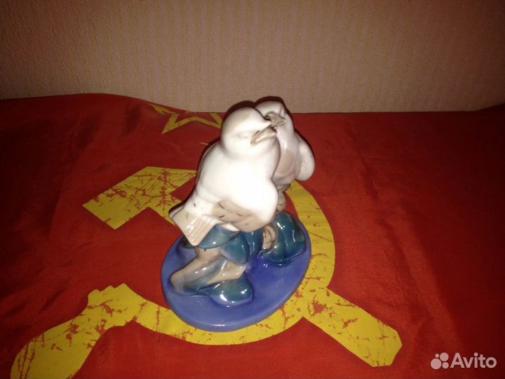 Фарфоровая статуэтка. Гжель