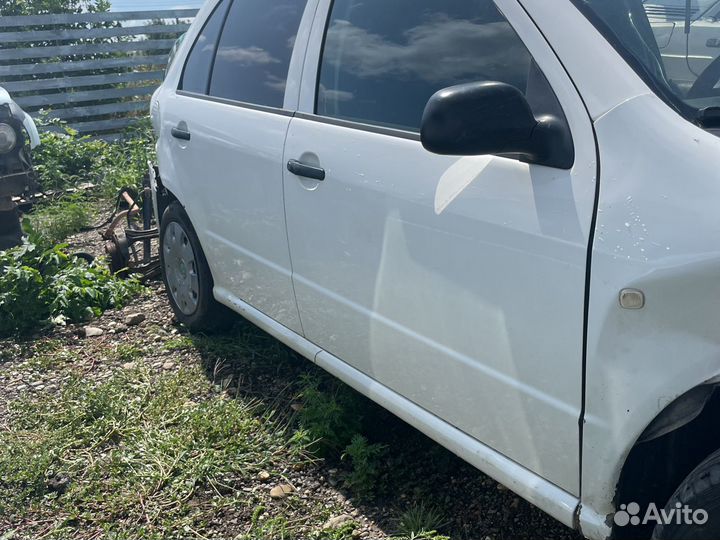 Дверь Skoda Fabia Левая правая передняя задняя