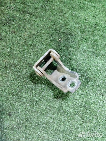 Петля двери передняя правая Renault Megane 3