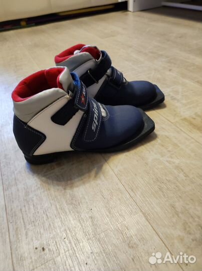 Продам лыжные ботинки р. 34
