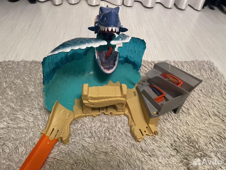 Трек Hot wheels схватка с акулой