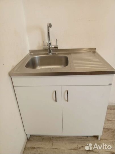 Кухонная мойка с тумбой со смесителем