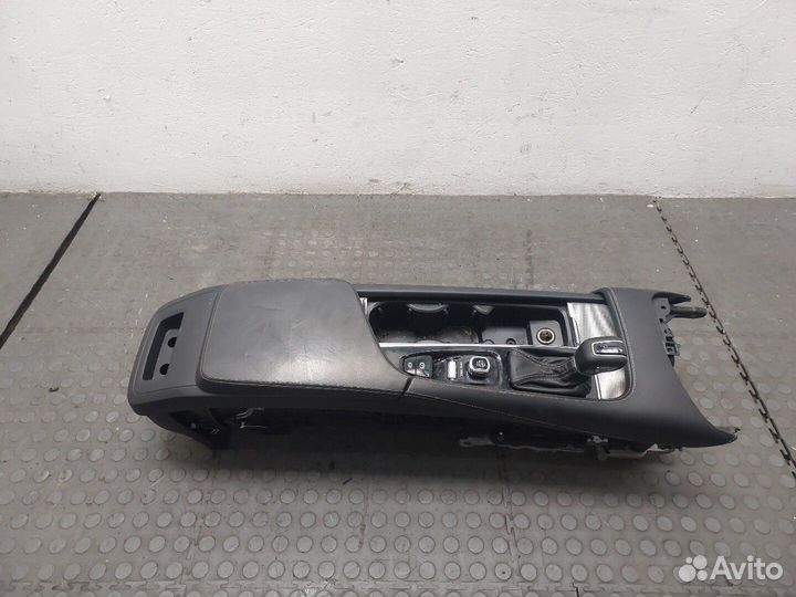 Консоль салона Volvo S90, 2018