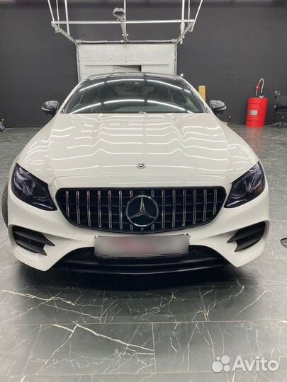 Эмблема в решетку Mercedes Benz w213 под дистроник