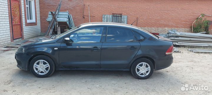 Volkswagen Polo 1.6 МТ, 2012, битый, 89 000 км