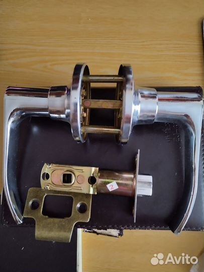 Дверная ручка с замком