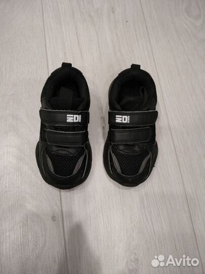 Продам кроссовки