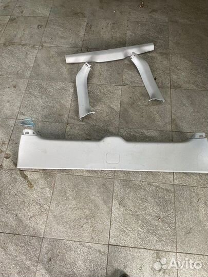 Обшивка крышки багажника Toyota Land Cruiser 200