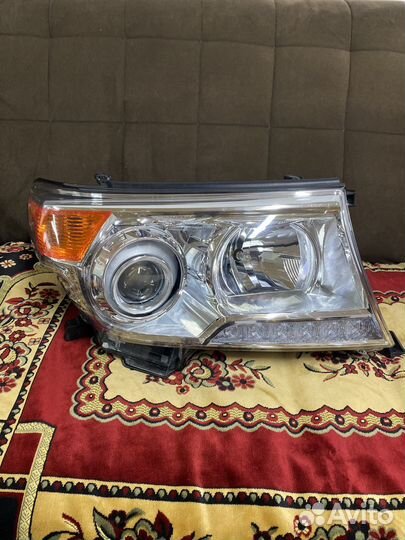 Toyota Land Cruiser 200 фара правая