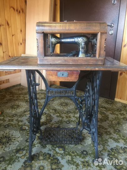 Швейная машинка антикварная