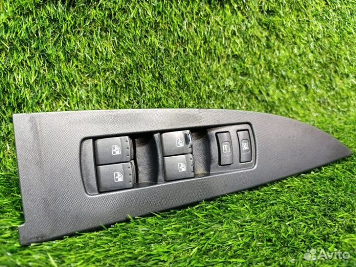 Блок упр. стеклоподьемниками передний левый