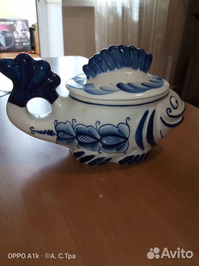 Фарфоровая шкатулка из Гжели 