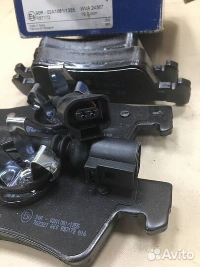 Колодки тормозные задние дисковые с датчиком