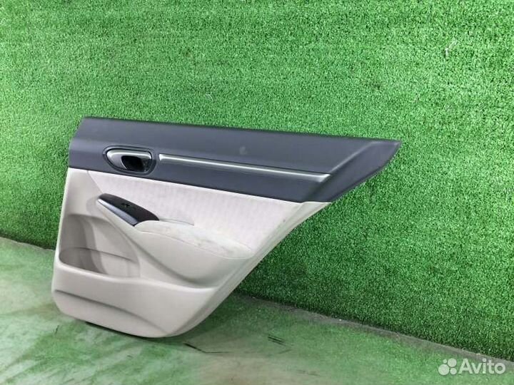 Обшивка двери задняя правая Honda Civic FD1 R18A