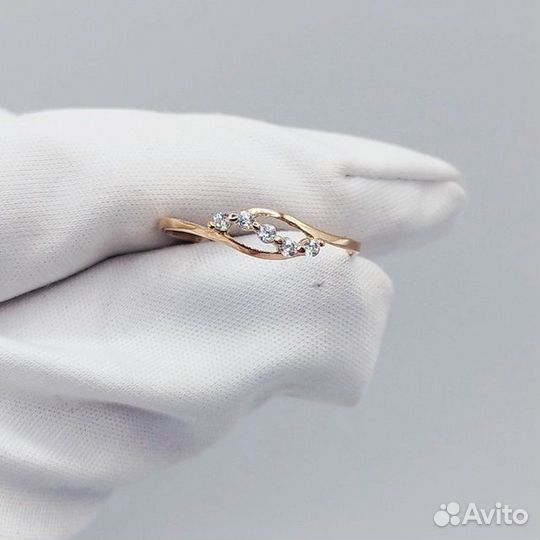 Золотое кольцо с фианитом 16р
