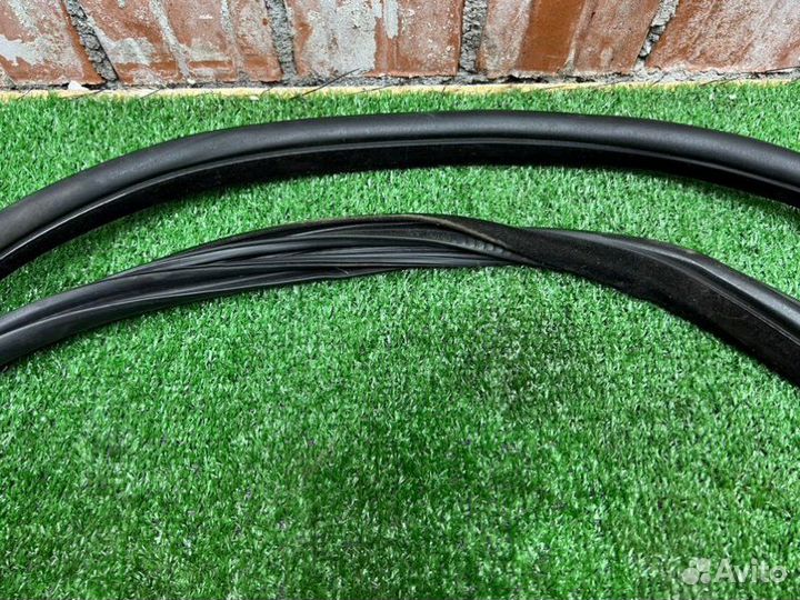 Уплотнитель двери правый Bmw 3 E92 2007