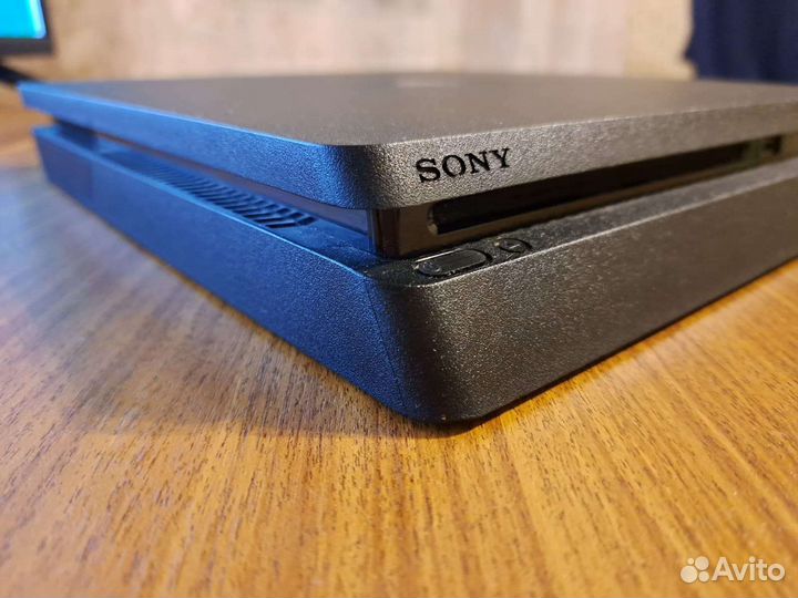 Playstation 4 slim