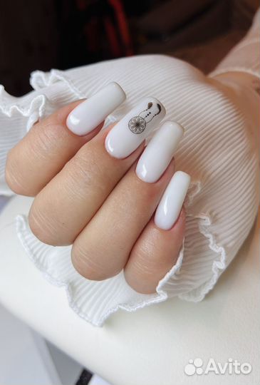 Модель на маникюр
