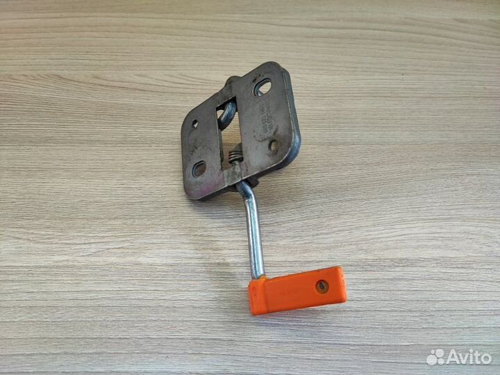 Замок капота Volkswagen Polo