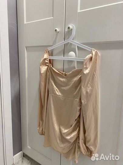 Бежевое платье