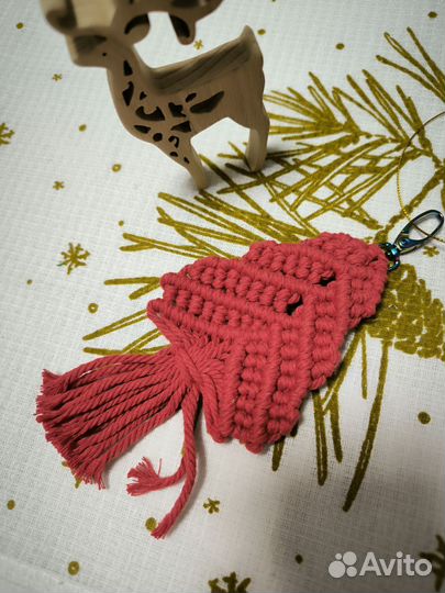 Елочные игрушки макраме