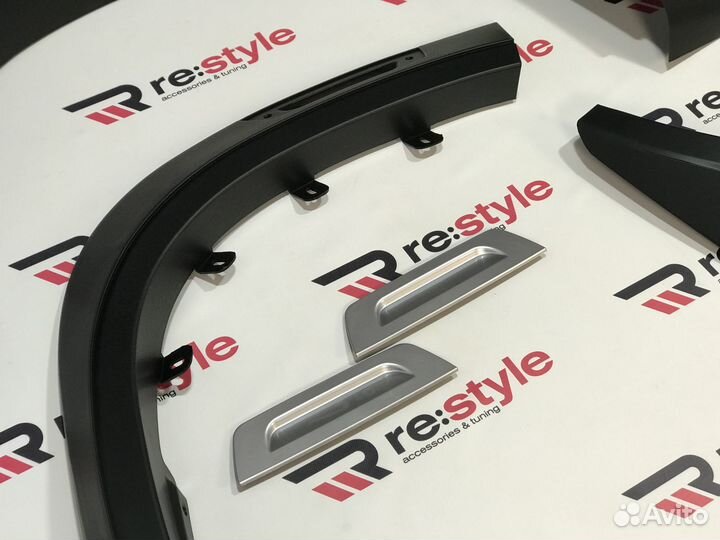 Фендера Mitsubishi L200 с18г HY-Lily