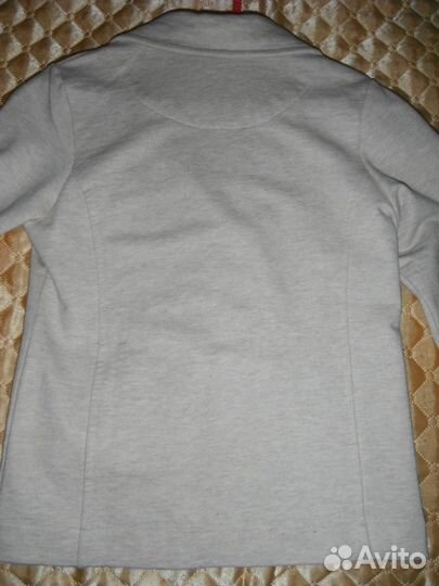 Стильный трикотажный пиджак для девочки