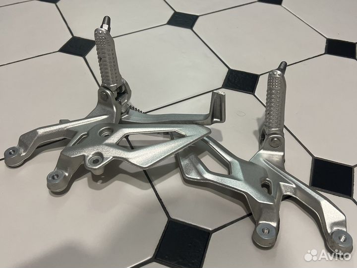 Подножки, упоры ног водителя S1000R k47