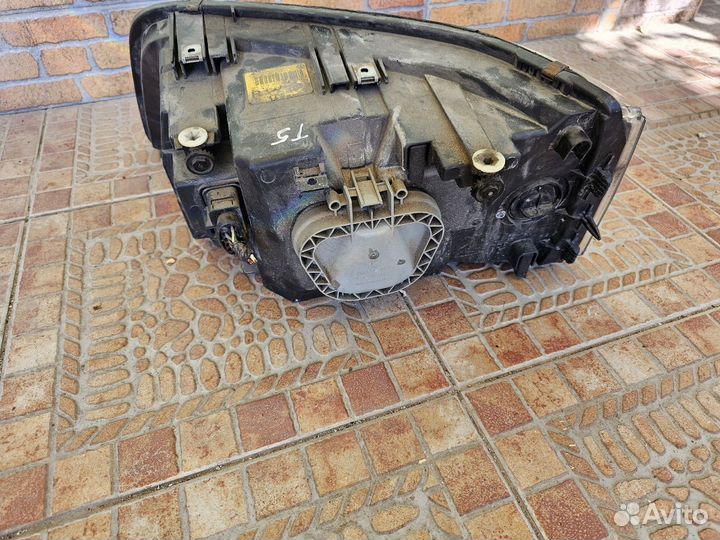 Фара Volkswagen Transporter T5