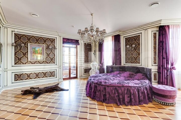 Дом 830 м² на участке 40 сот.