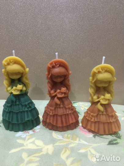 Восковая свеча Девочка с котенком