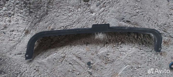 Накладка замка багажника на Nissan Skyline v35