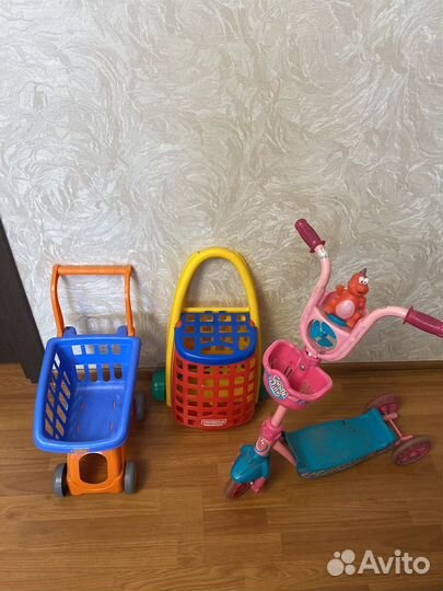 Самокат и игрушки