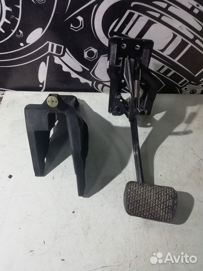 Педаль тормоза Mercedes W220