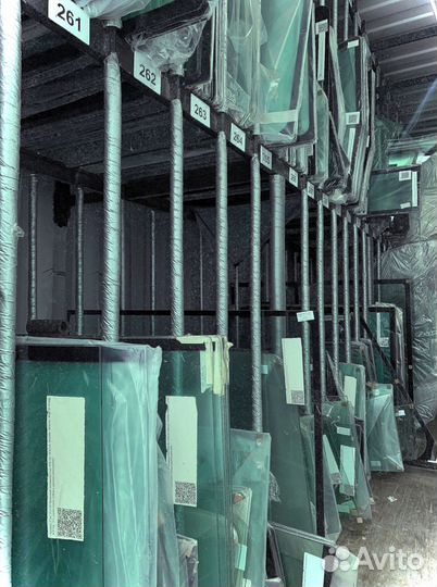 Стекло нижнее погрузчик New Holland LB 115