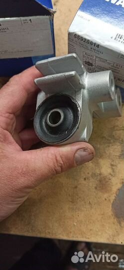 Задний сайлентблок правый volvo 850
