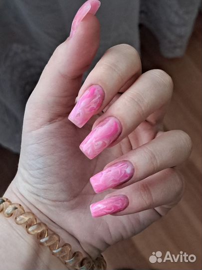 Модель на маникюр