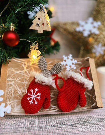 Варежка-сувенир. Зайка новогодний подарок