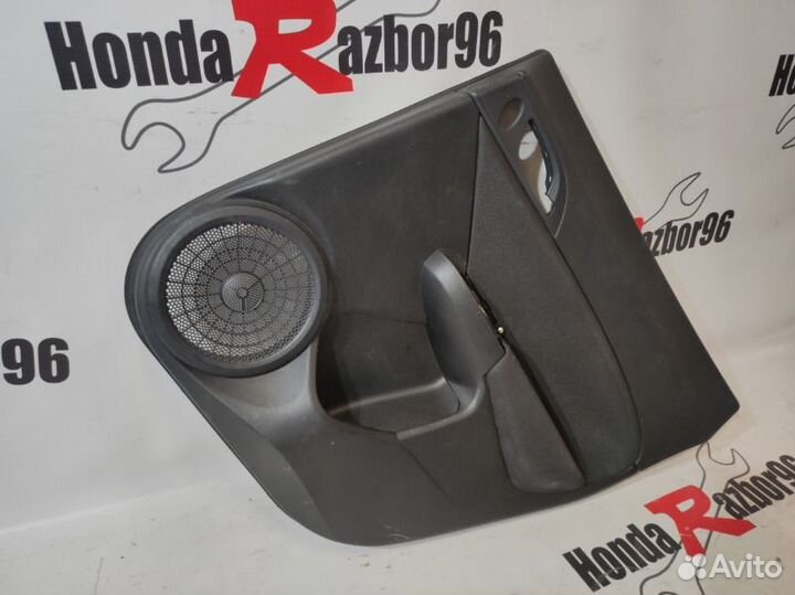 Дверная карта (обшивка ) задняя правая Honda