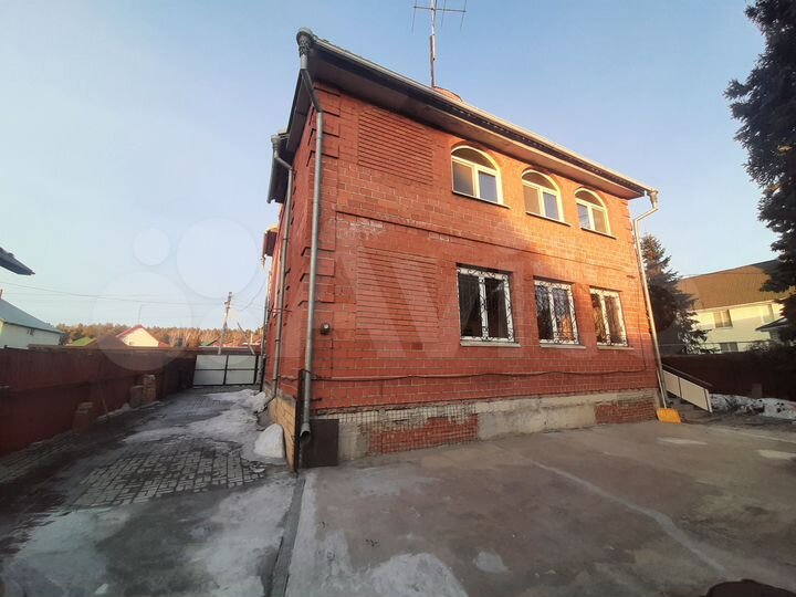 Дом 218 м² на участке 11 сот.