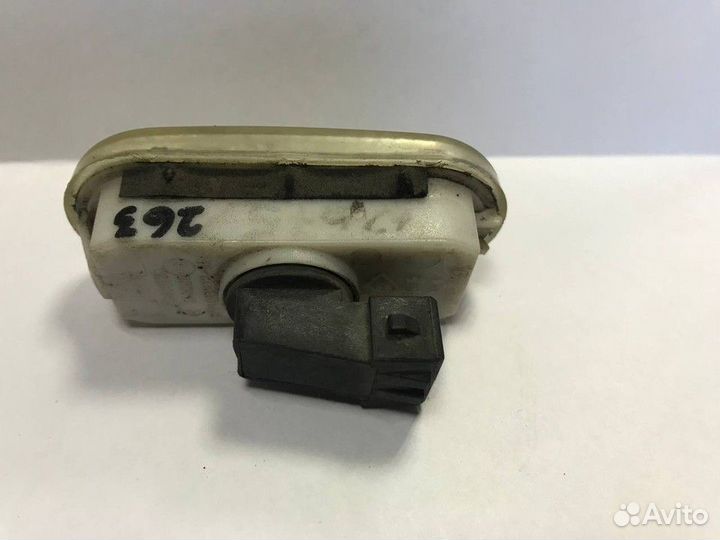 Указатель поворота на крыло белый