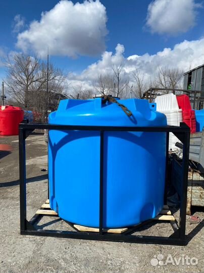 Емкость 5000 л. в обрешетке