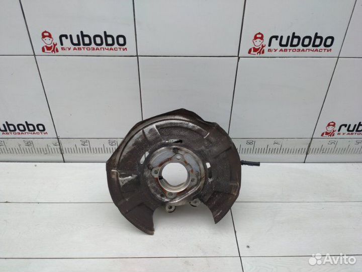 Кулак задний правый Bmw 6 F06 N63B44B 2013