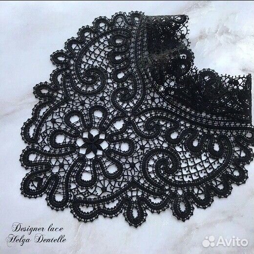 Ожерелье, плетеное на коклюшках