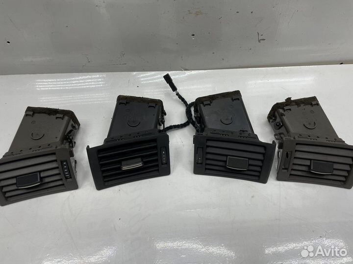 Дефлектор воздушный (печки) L/R Audi A4 B6