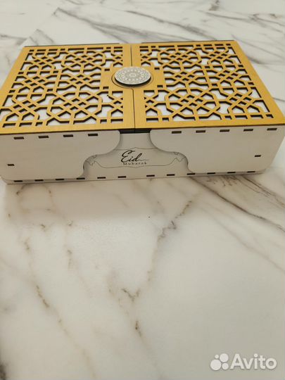 Деревянная шкатулка