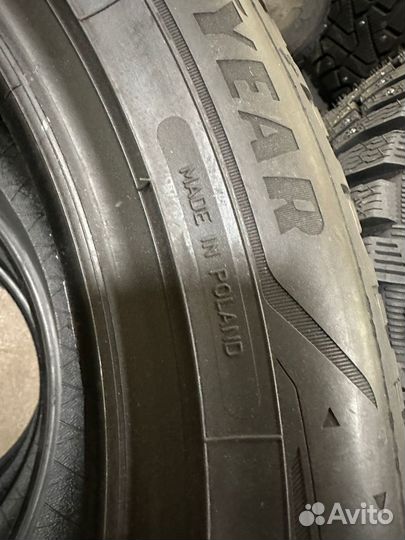 Goodyear UltraGrip Arctic 2 225/50 R18 99T